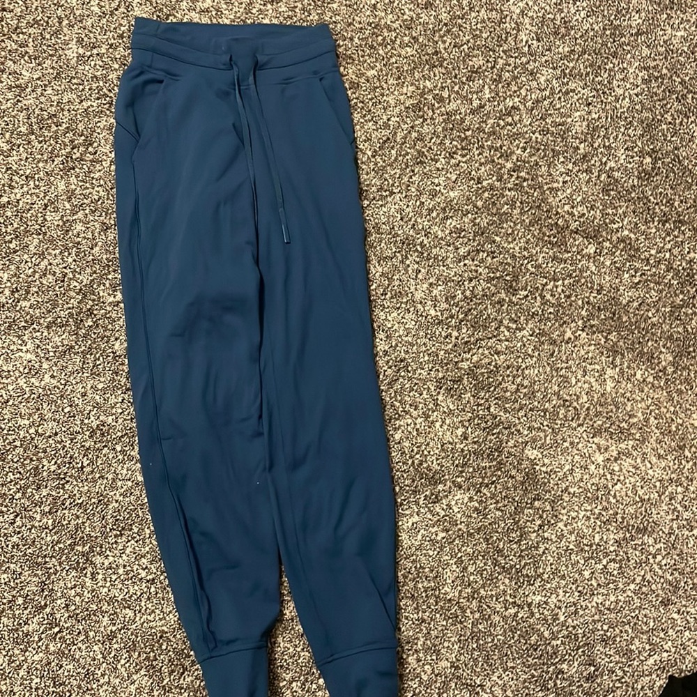 Lululemon joggers!